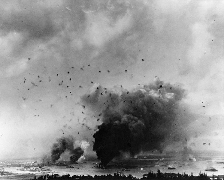 746px-General_view_of_Pearl_Harbor_during_the_Japanese_attack_1941.jpeg