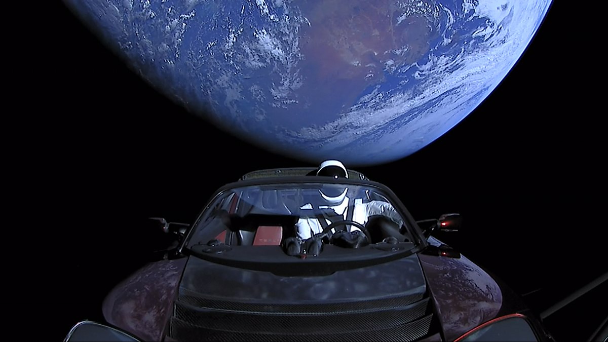 1200px-Elon_Musk%27s_Tesla_Roadster_%2840110297852%29.jpg