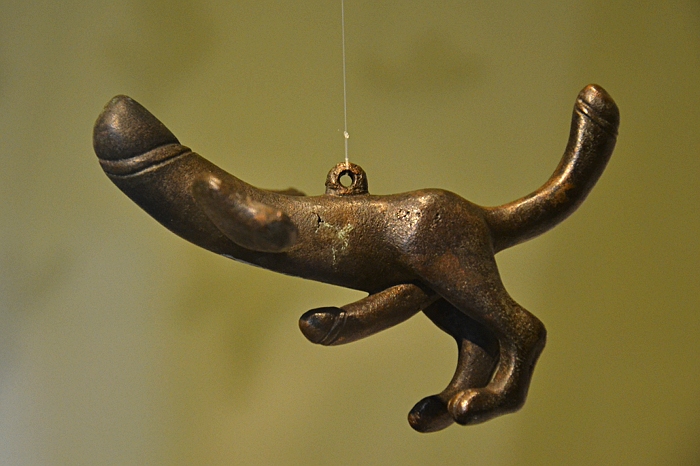 berlin-altes-museum-phallus.jpg